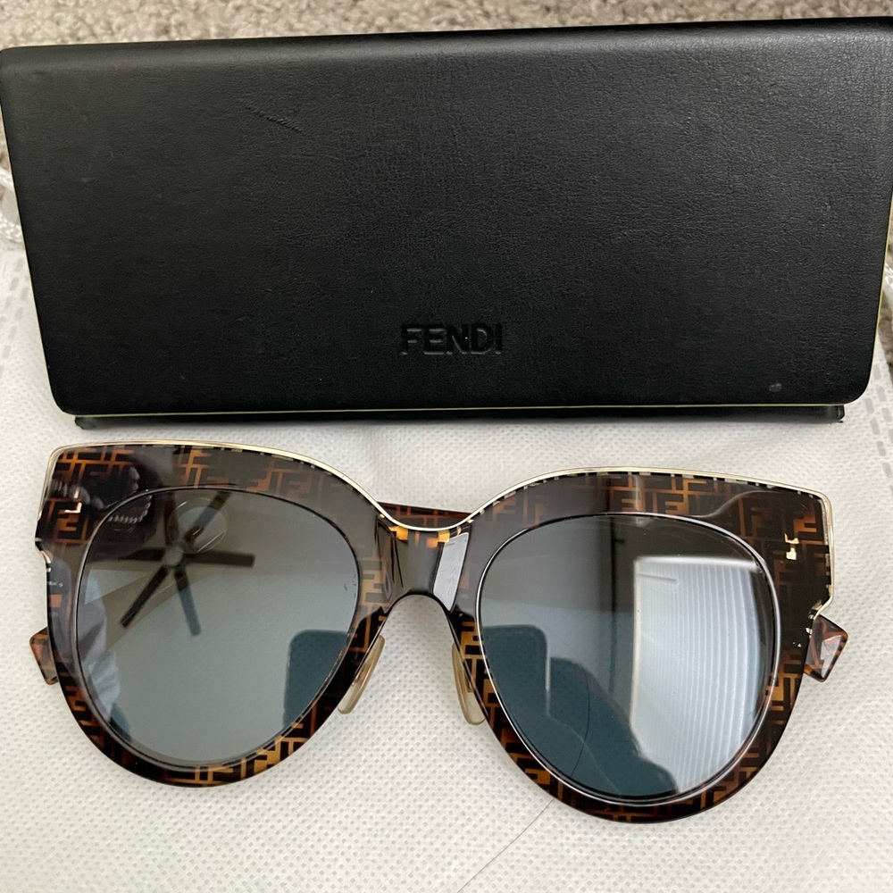 FENDI logo sunglasses